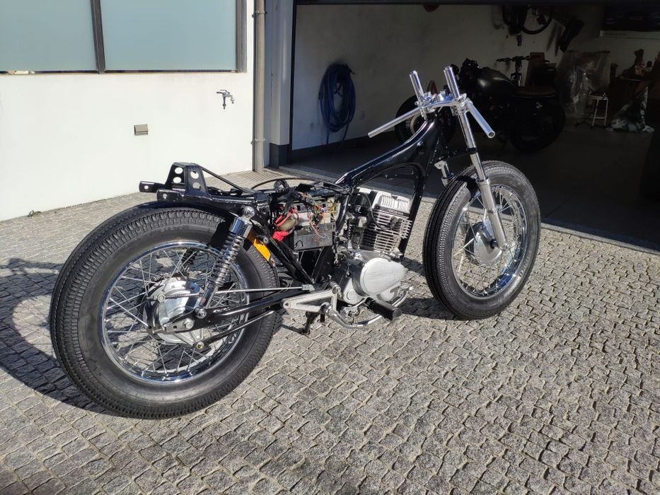 Honda CM125 Custom Cafe racer 70's