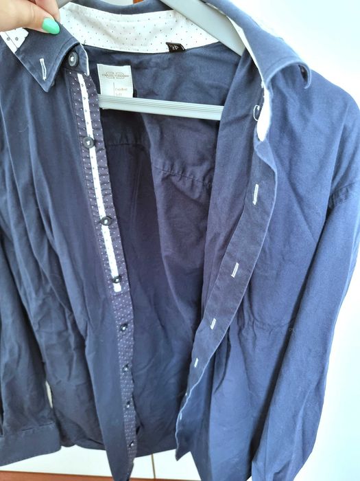 Camisa azul escura com detalhes com padrão Carlos Cordoba, 42 16 1/2