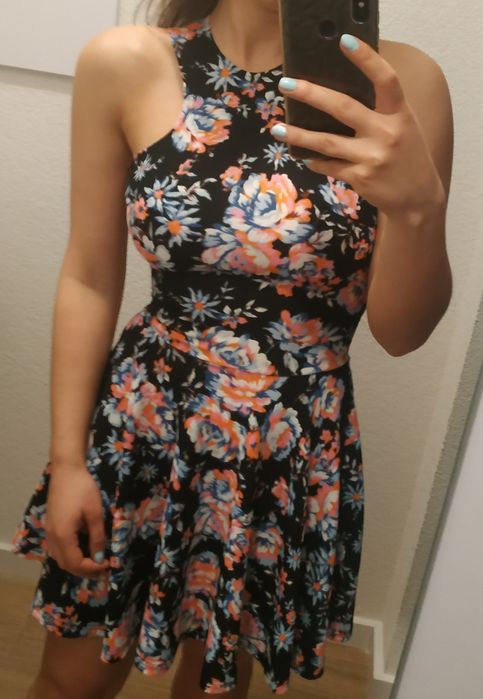 Sukienka w kwiaty S na lato letnia rozkloszowana odkryte plecy elastyc