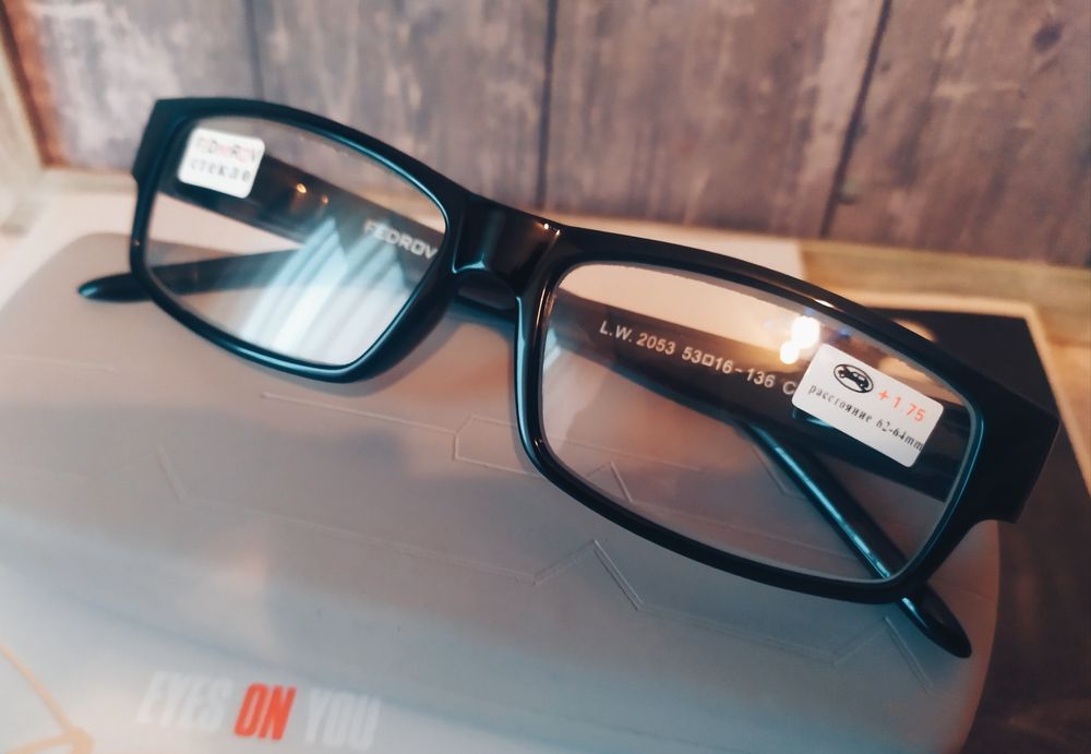 Очки для зрения с стеклянной линзой