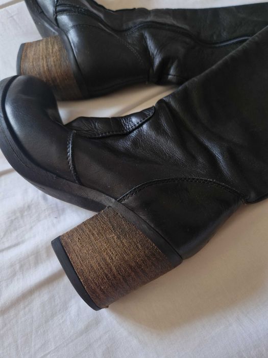 Bota cano alto preta