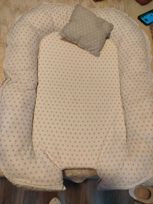 Ninho bebé cinza e branco