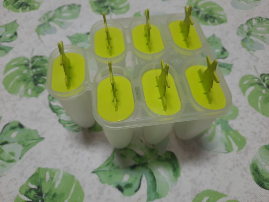 Copos para fazer  gelado