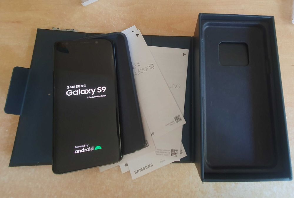 Samsung Galaxy S9 com caixa e acessórios
