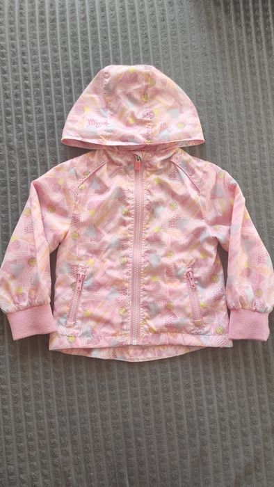 Вітрова на дівчинку