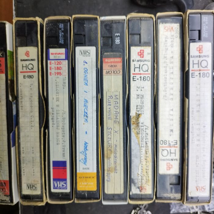 Kasety VHS z filmami 8 szt stan bdb lata 80-90