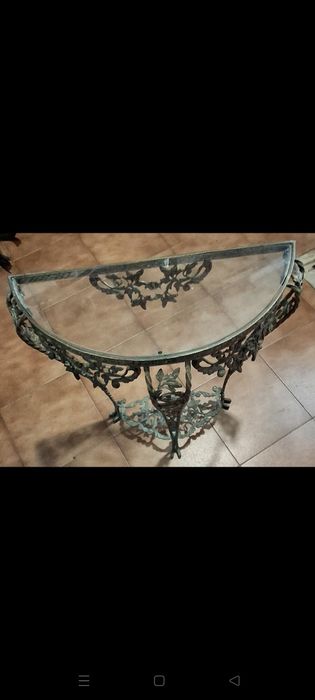 Móvel  vintage e floreira