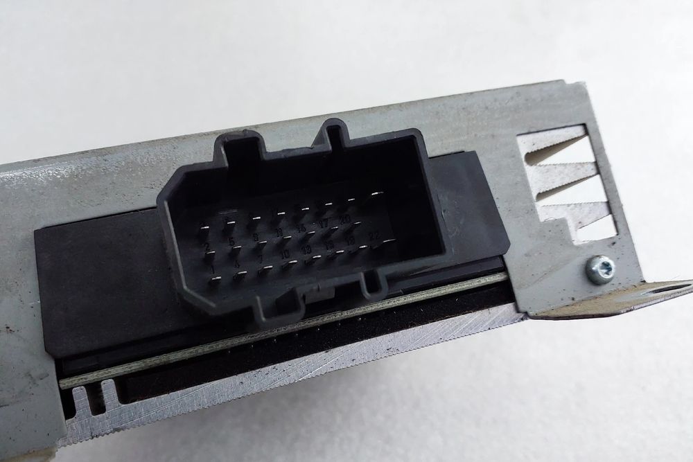 Amplificador de colunas AUDI A4 (8EC, B7)