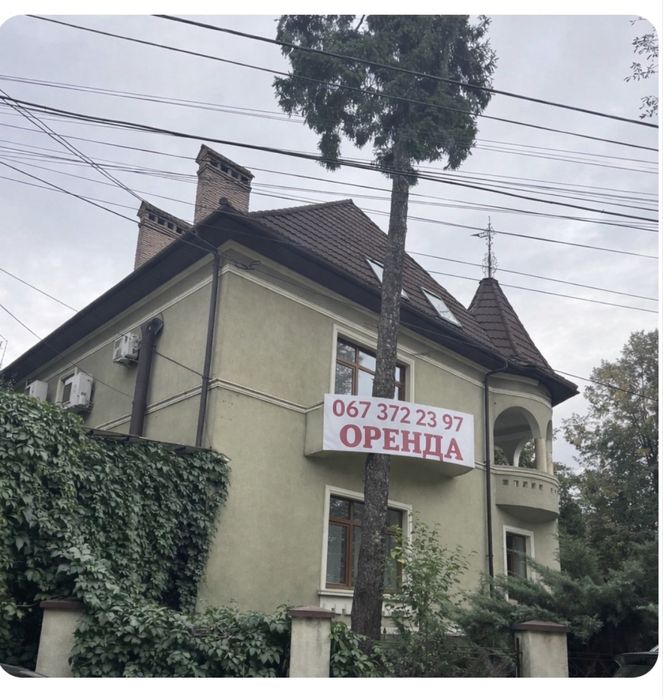 Окремостояча будівля на 388 кв.м з власною парковкою