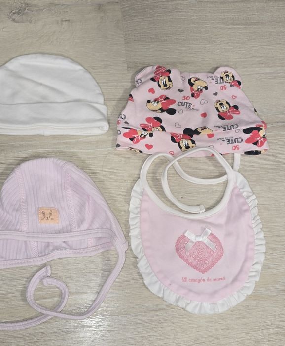 Zestaw czapeczek dla dziewczynki