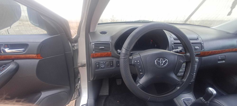 Toyota Avensis 2.0D T25 ano 2003 com 230kms