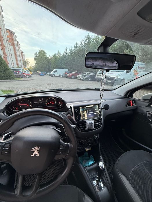 Продам Peugeot 208