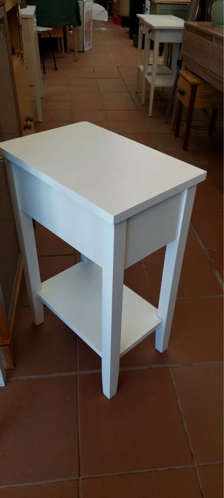 Mesinha de cabeceira