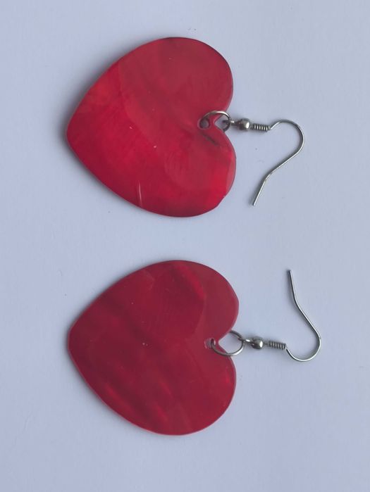 Сережки у формі червоних сердечок