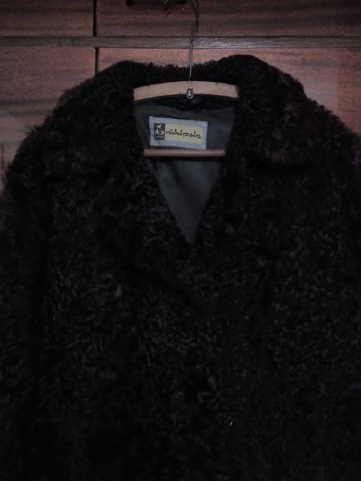 Шуба натуральная черная  б/у