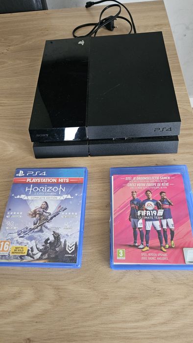 Konsola Playstation 4. Gry. Cały zestaw