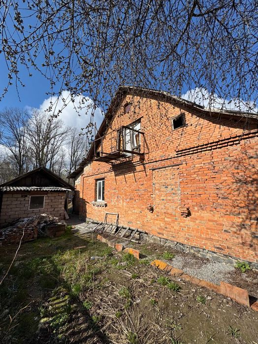 Терміново продаємо будинок у м.Житомир, під ремонт.