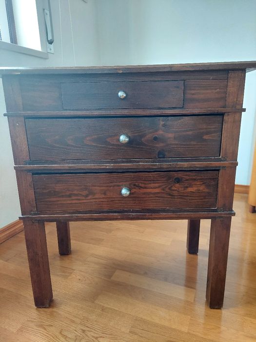 Mesa em madeira antiga