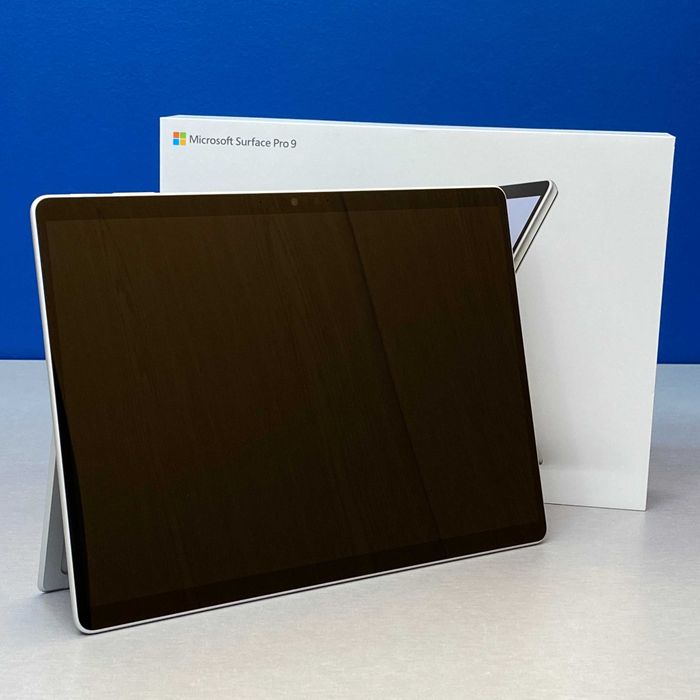 Microsoft Surface Pro 9 - 13" | i5-1235U 10-Cores | 8GB | 256GB SSD
