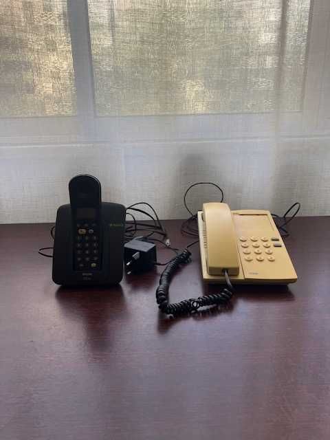 Conjunto de telefones fixos.