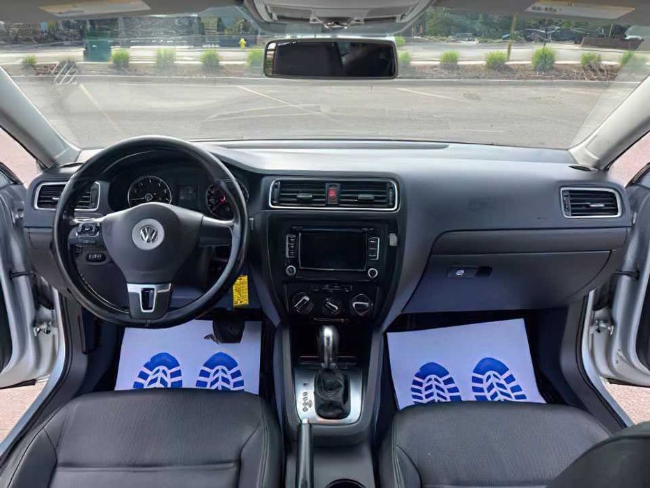 Volkswagen Jetta SE      2013