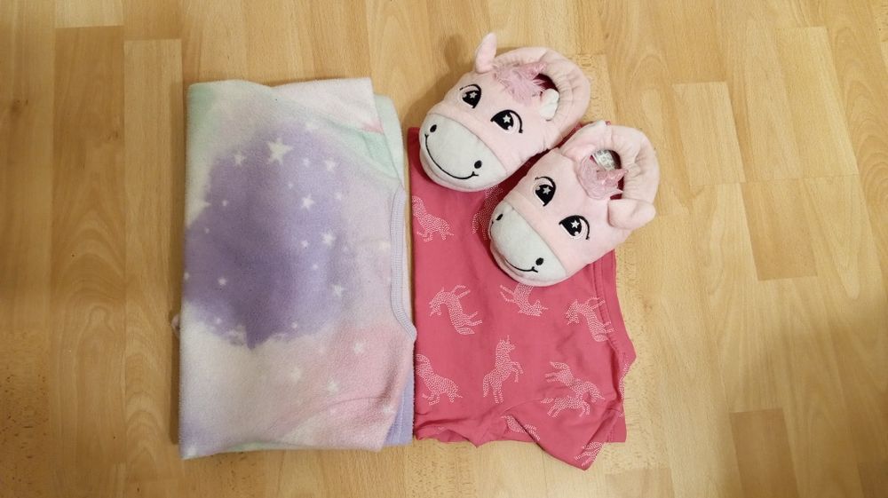 Piżama, kapcie, koszulka, jednorożec, rozmiar 116