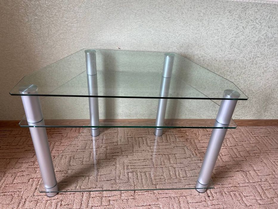 Журнальний стіл.