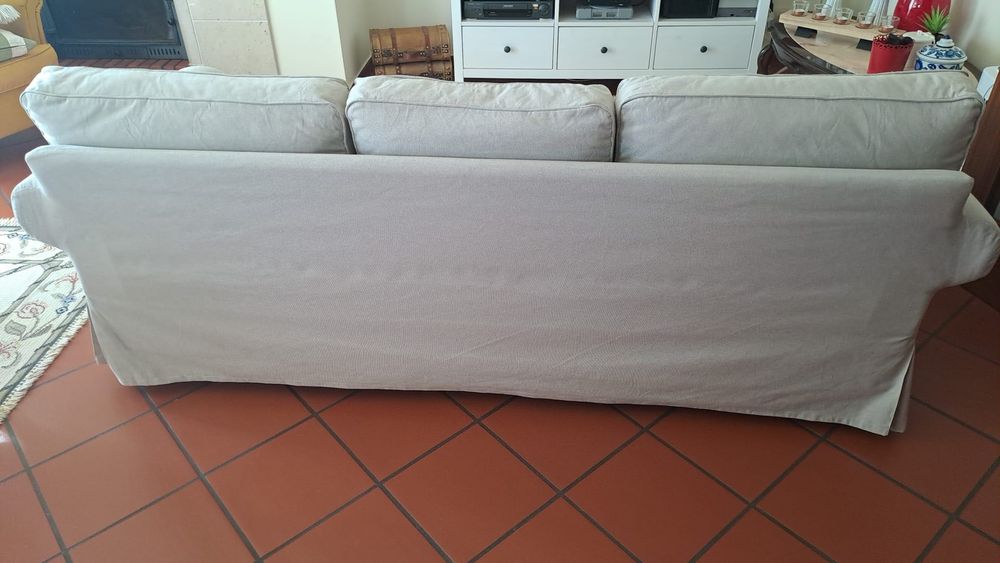 Sofá para venda, praticamente novo. Muito bom estado.