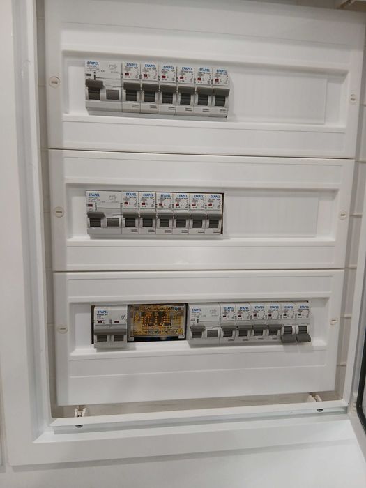 Eletricista  residencial, certificado pela DGEG