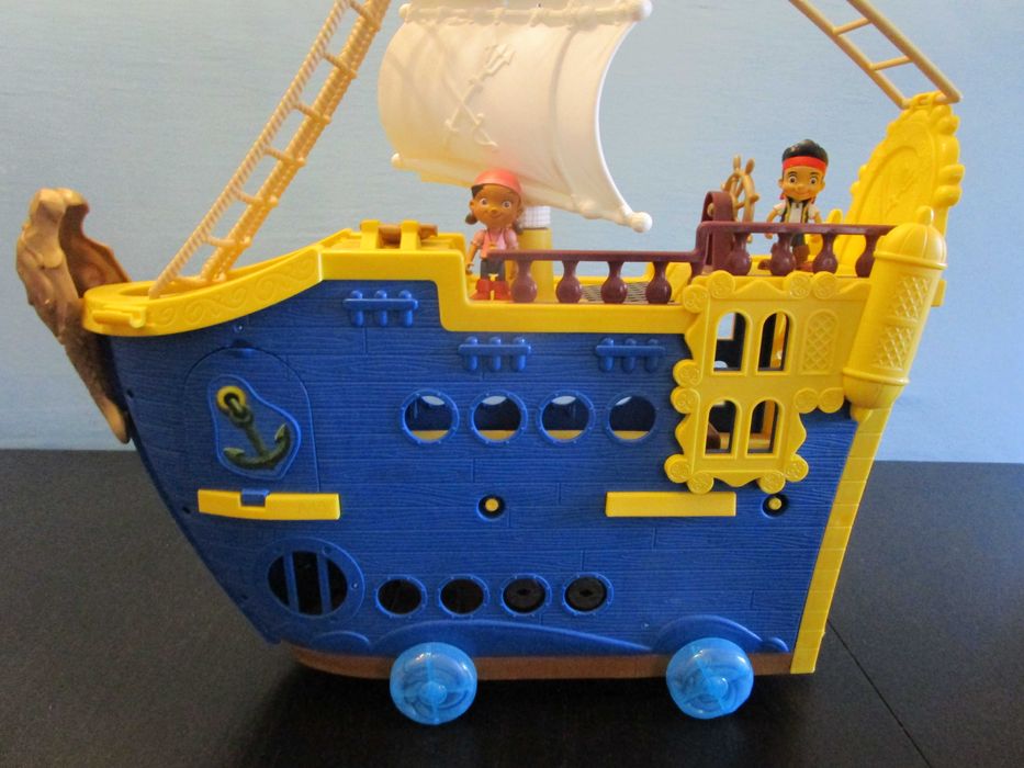 Barcos do Jake Pirata e Capitão Gancho (é possível venda em separado)