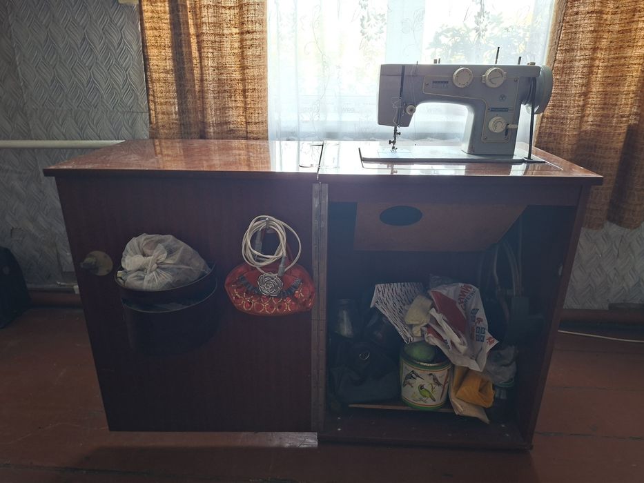 Продам швейну машинку Подольск