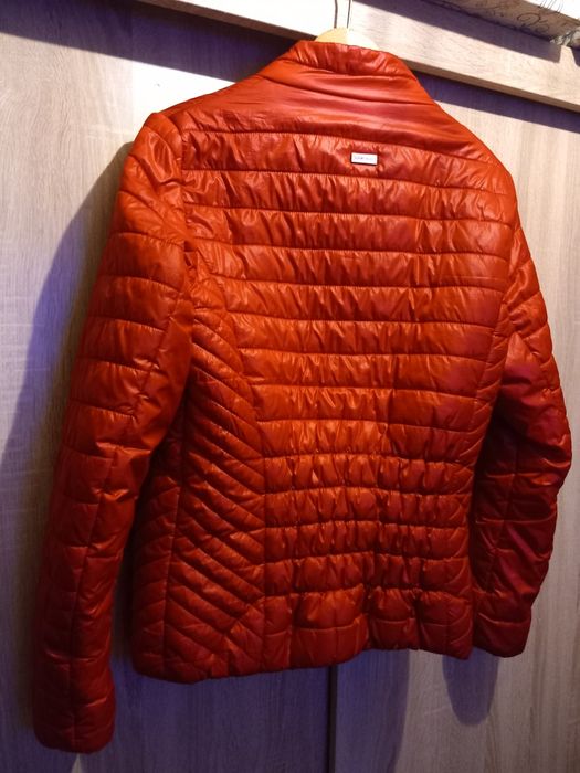 Czerwona kurtka damska