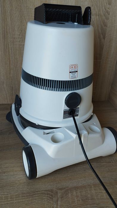 Пылесос Bork  V601 безмешковой с аквафильтром