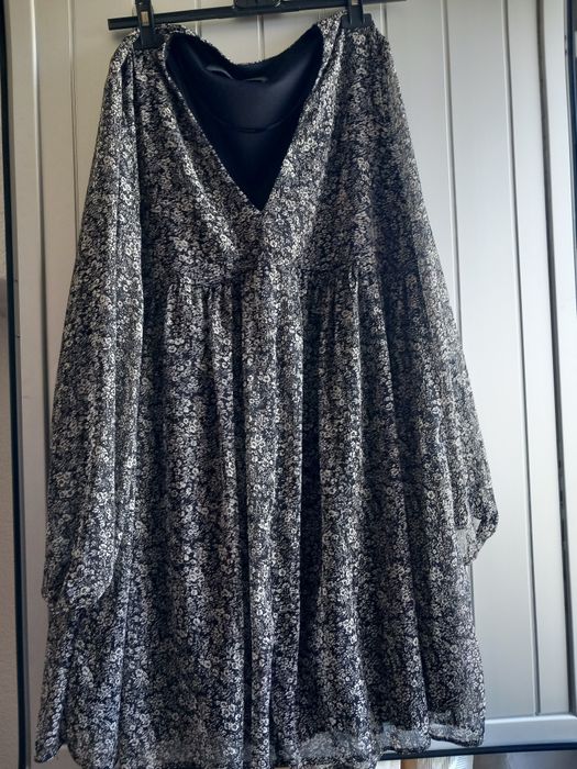 Varios vestidos como novos