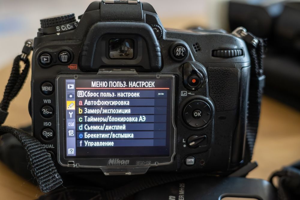 Nikon D7000 + 55-200 VR + SB-800 + 2 акумулятори.