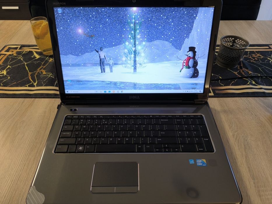 Laptop Dell 19" dosyć duży
