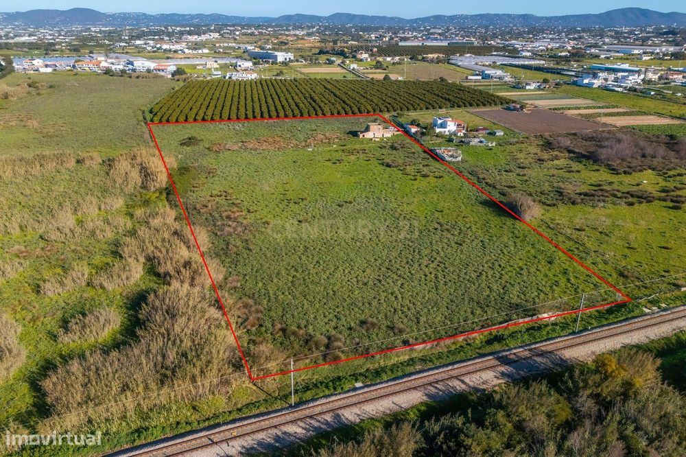 Moradia para reabilitar | Terreno 27757m2 | Faro | Algarve