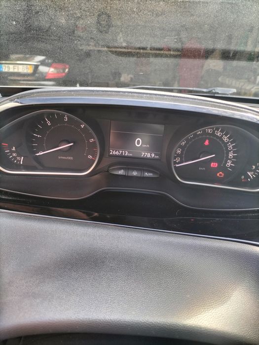 Peugeot 208 1.4 de 2013 — photo 4