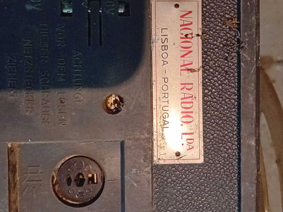 Rádio antigo  marca grudin