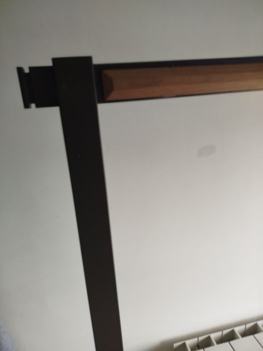 Roupeiro-charriô em metal e madeira