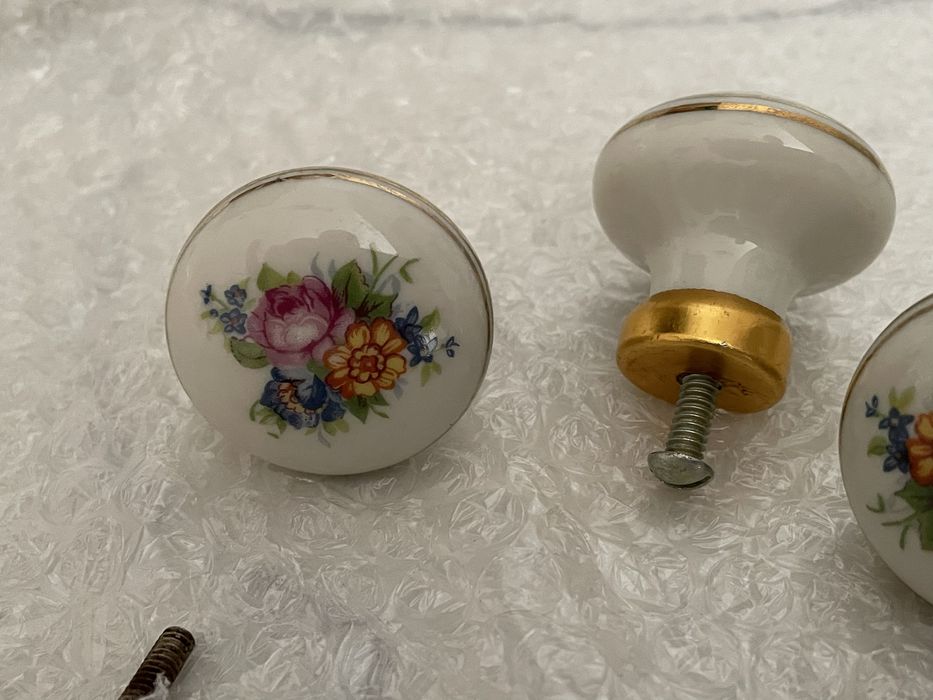 Puxadores de porcelana pintados de vidro e outros