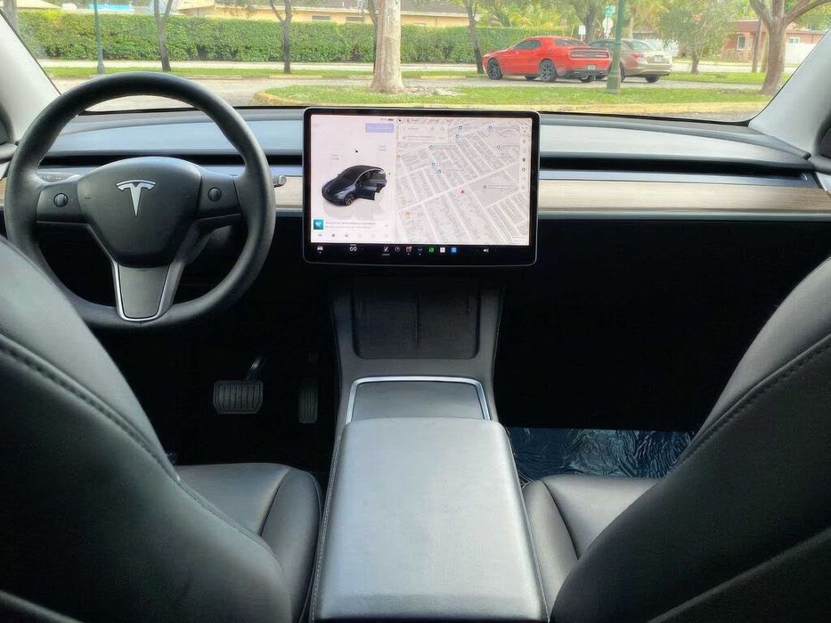 Tesla Model Y Long Range      2023