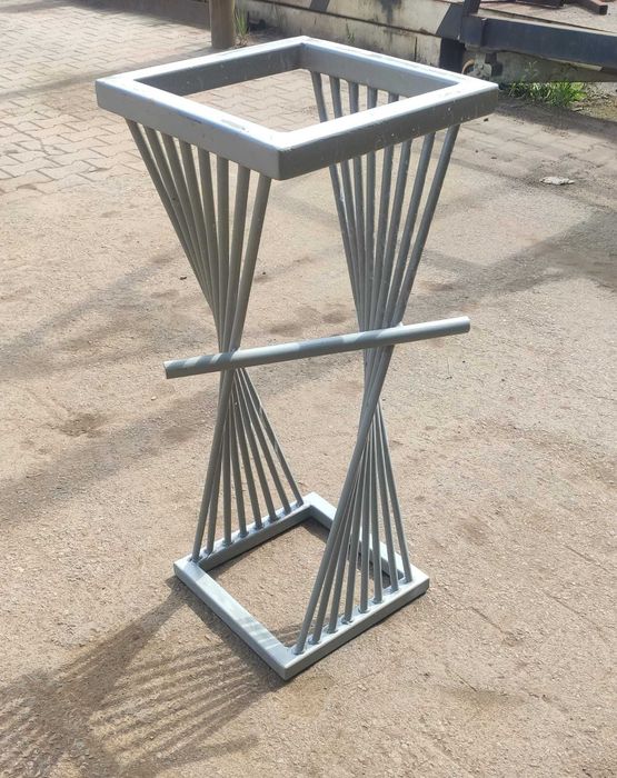 Hoker, stolik, kwietnik -  loft twister