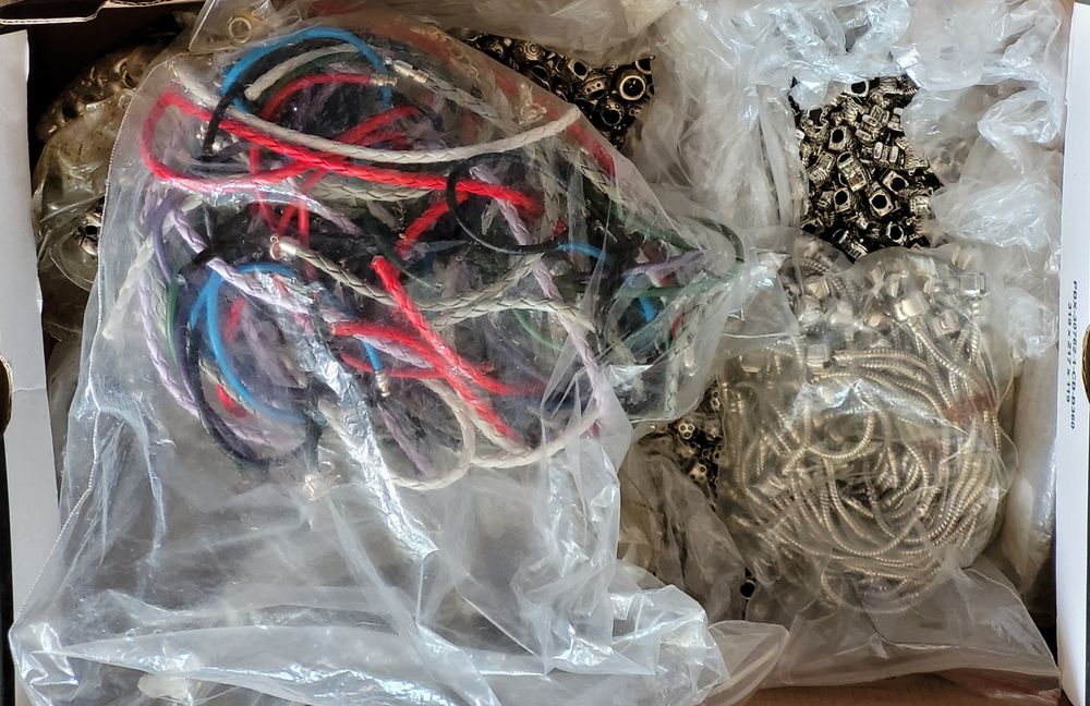 Przekładki modułowe metalowe  koraliki charms ok 1700 szt mix