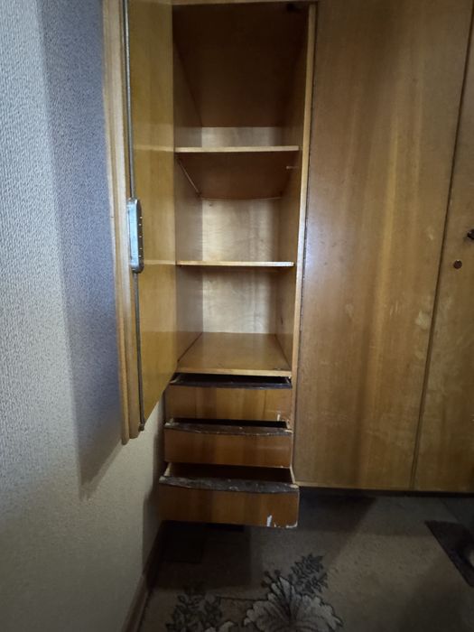 Віддам безкоштовно меблевий гарнітур. Самовивіз.