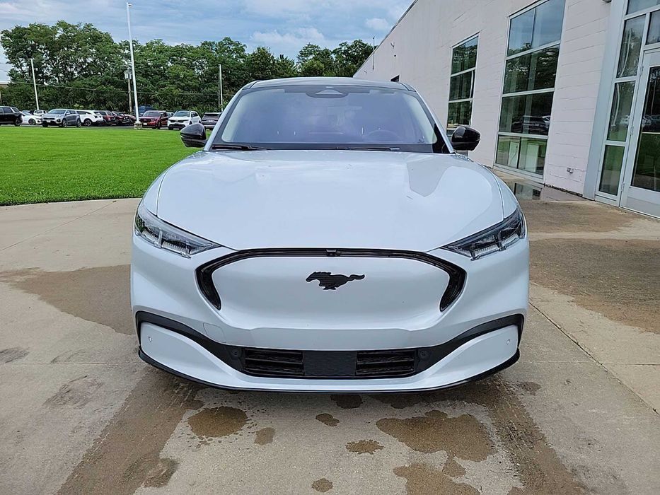 Ford Mustang Mach-E Premium      2023