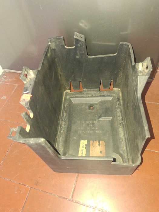 Caixa bateria para Ford Fiesta MK4, Puma ou Mazda 121