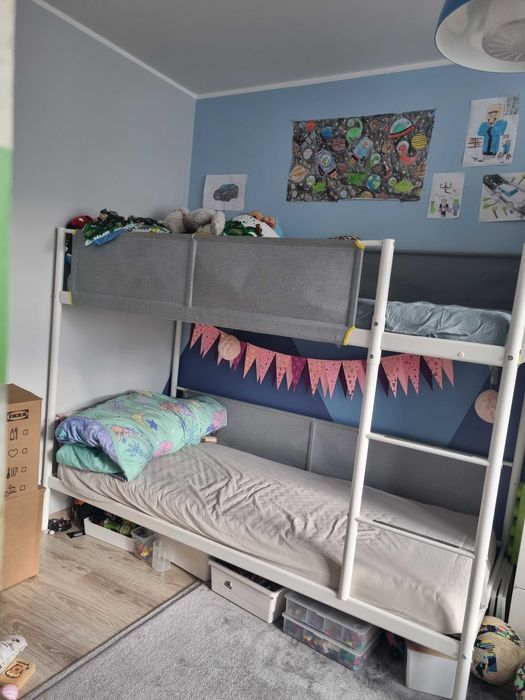 Łóżko piętrowe metalowe białe IKEA VITVAL z materacami