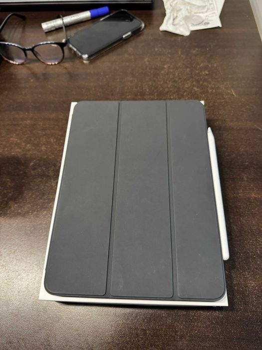iPad Air Wi-Fi + Cellular 256 GB Blue (5th Gen) + Apple Pencil 2 + Logitech Folio Touch + Smart Folio
