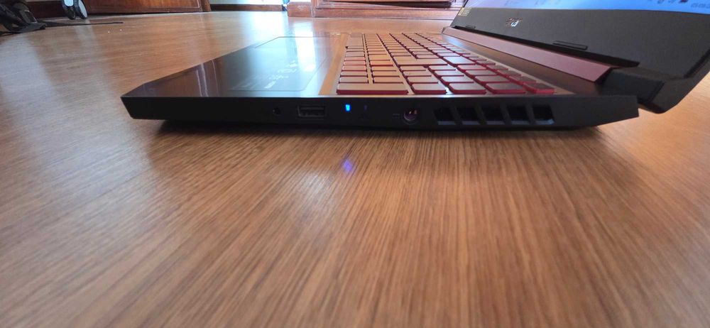 Acer Nitro 5 Intel Core i7, 32GB RAM, 3 Discos SSD 1TB/cada (como novo)